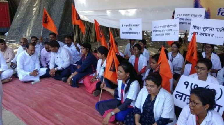 अजित पवारांनी घेतली मराठा वैद्यकीय विद्यार्थ्यांची भेट अजित पवारांनी घेतली मराठा वैद्यकीय विद्यार्थ्यांची भेट