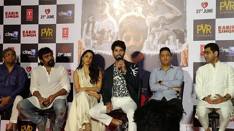 शाहिद कपूर बोले - फिल्म के लिए स्क्रिप्ट और डायरेक्शन महत्वपूर्ण, कबीर सिंह का ट्रेलर हुआ रिलीज शाहिद कपूर बोले - फिल्म के लिए स्क्रिप्ट और डायरेक्शन महत्वपूर्ण, कबीर सिंह का ट्रेलर हुआ रिलीज