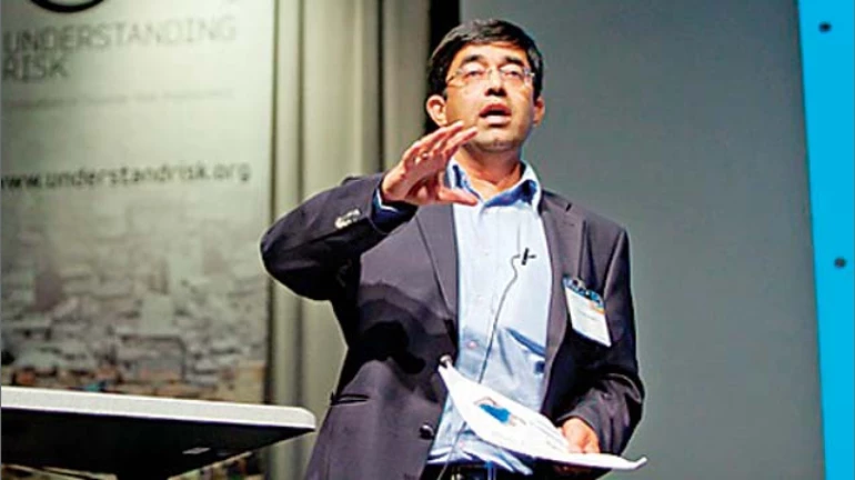 Praveen Pardeshi takes charge as new BMC Commissioner Praveen Pardeshi takes charge as new BMC Commissioner