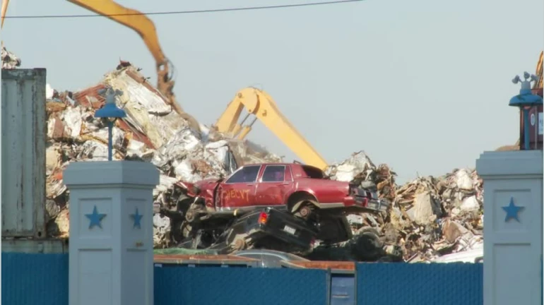 Old Scrap vehicles from Mumbai fetched the traffic police ₹12 Lakh after sending it to recycle Old Scrap vehicles from Mumbai fetched the traffic police ₹12 Lakh after sending it to recycle