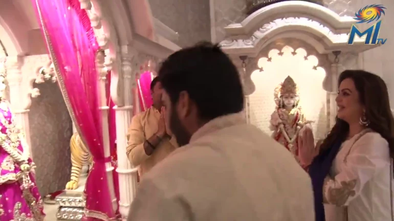 मुंबईच्या विजयानंतर नीता अंबानी यांनी घेतलं सिद्धिविनायकाचं दर्शन मुंबईच्या विजयानंतर नीता अंबानी यांनी घेतलं सिद्धिविनायकाचं दर्शन