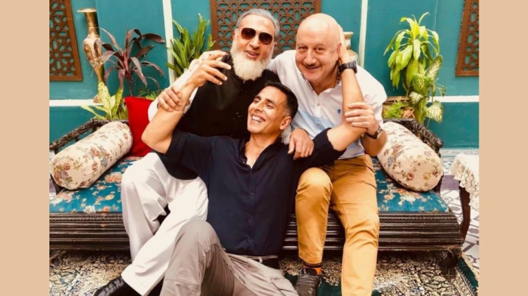 अनुपम और गुलशन के साथ तस्वीर शेयर कर अक्षय ने पुरानी यादें की ताजा! अनुपम और गुलशन के साथ तस्वीर शेयर कर अक्षय ने पुरानी यादें की ताजा!