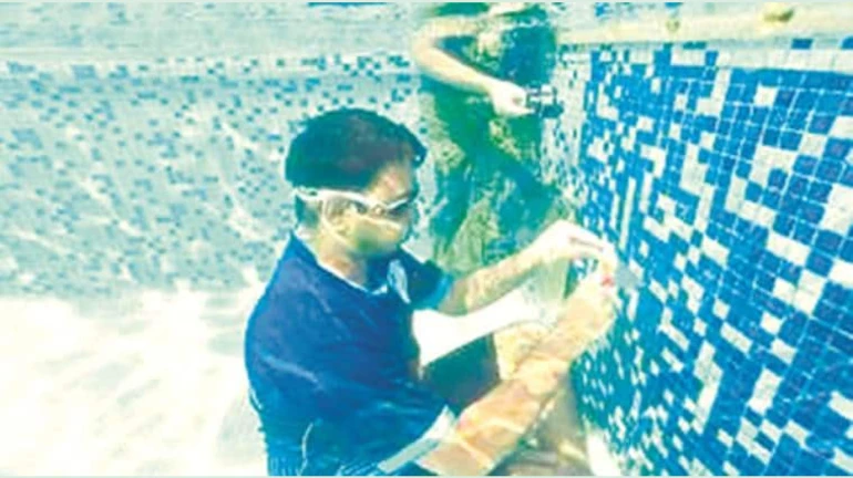 पानी के अंदर सॉल्व किए रूबिक्स क्यूब, गिनीज रिकॉर्ड में नाम दर्ज पानी के अंदर सॉल्व किए रूबिक्स क्यूब, गिनीज रिकॉर्ड में नाम दर्ज