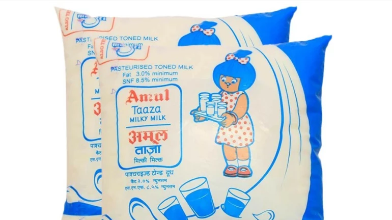 अमूल ने सभी प्रकार के दूध की कीमत 2 रुपये प्रति लीटर बढ़ाई अमूल ने सभी प्रकार के दूध की कीमत 2 रुपये प्रति लीटर बढ़ाई