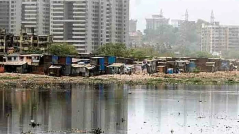 आरे रोड येथील मिठी नदीवरून जाणारा पूल धोकादायक आरे रोड येथील मिठी नदीवरून जाणारा पूल धोकादायक