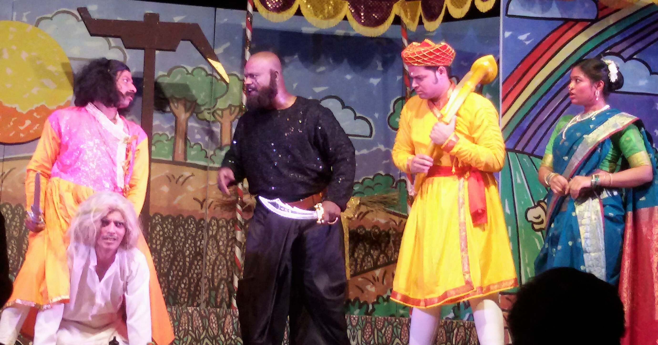 आजच्या व्यक्तिरेखांसोबत संतोषचं 'यदा कदाचित रिटर्न'