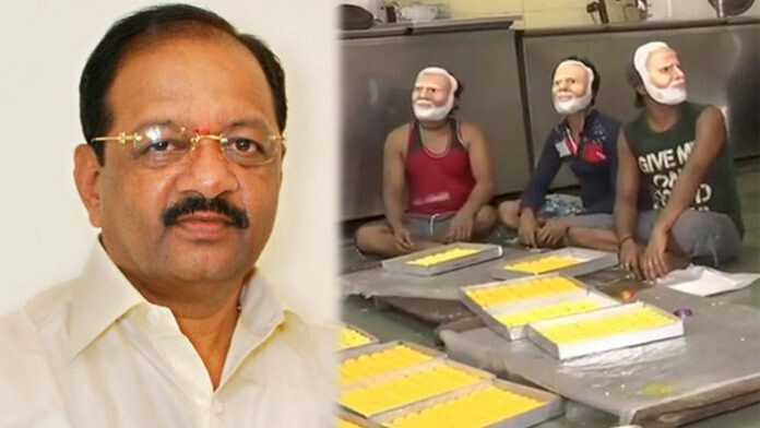 एक्जिट पोल रिजल्ट के बाद भाजपा प्रत्याशी ने दिया 2000 किलो मिठाई का आर्डर, हलवाई मोदी का मुखौटा पहनकर बनाया लड्डू