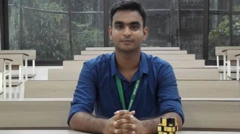Mumbai's Chinmay Prabhu Entered the Guinness World Record by solving Rubik's Cube Underwater Mumbai's Chinmay Prabhu Entered the Guinness World Record by solving Rubik's Cube Underwater