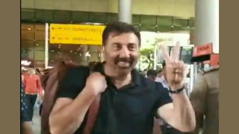 लोकसभा निवडणुकीतील विजयानंतर सनी देओल मुंबईत परतला लोकसभा निवडणुकीतील विजयानंतर सनी देओल मुंबईत परतला