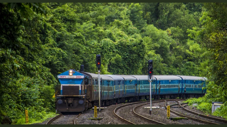 दूधसागर रेल्वे मार्गावर दरड कोसळली, 'या' एक्स्प्रेस रद्द दूधसागर रेल्वे मार्गावर दरड कोसळली, 'या' एक्स्प्रेस रद्द