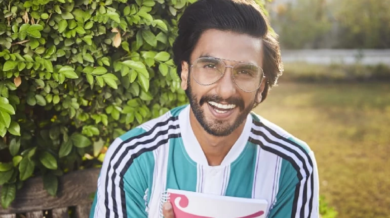 Ranveer Singh announces his next film with YRF titled 'Jayeshbhai Jordaar' Ranveer Singh announces his next film with YRF titled 'Jayeshbhai Jordaar'