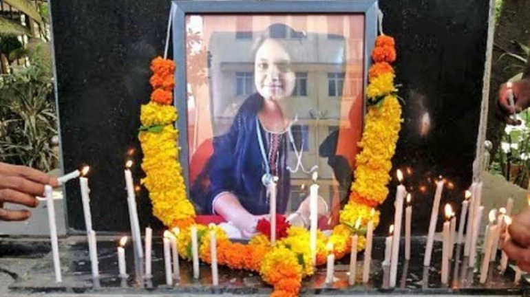 डॉ.पायल ताडवी आत्महत्या मामला-नायर हॉस्पिटल के गायनकोलॉजी डिपार्टमेंट के हेड सहीत तीनों आरोपी डॉक्टर निलंबित डॉ.पायल ताडवी आत्महत्या मामला-नायर हॉस्पिटल के गायनकोलॉजी डिपार्टमेंट के हेड सहीत तीनों आरोपी डॉक्टर निलंबित