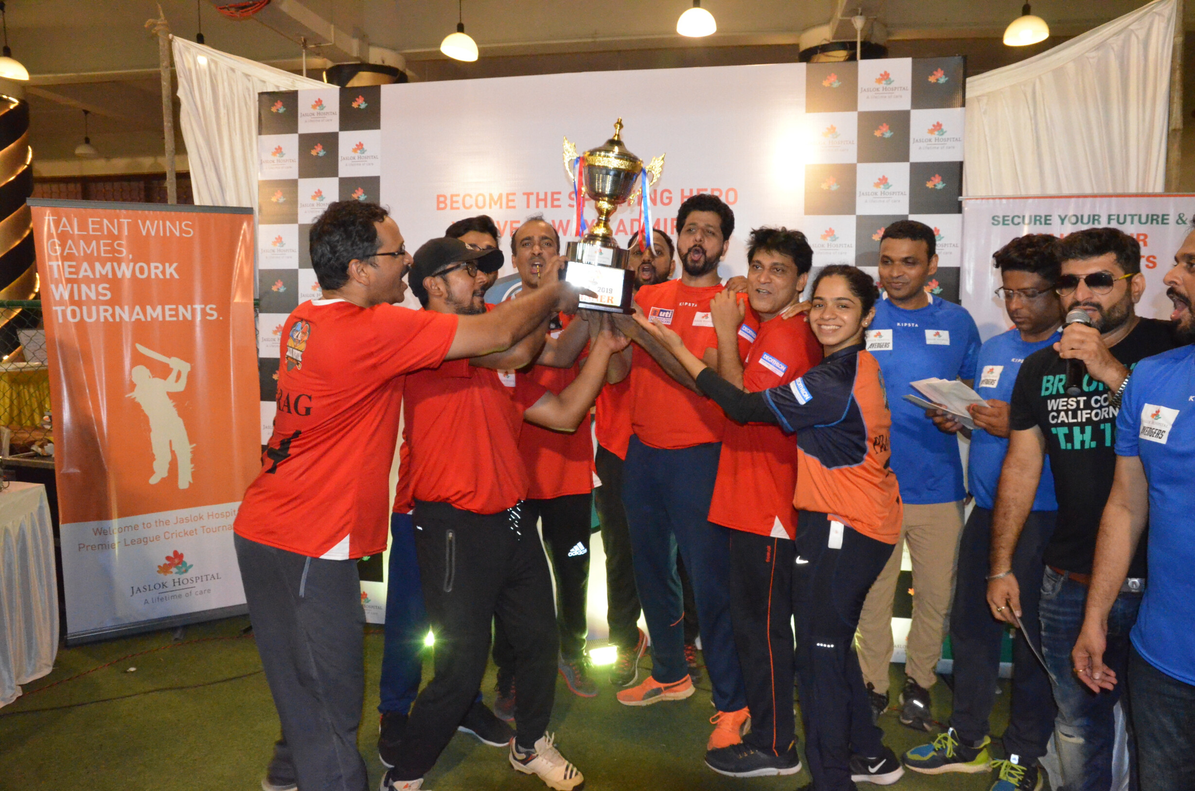 Jaslok Hospital organises a cricket match to promote a healthy lifestyle, importance of sports and work-life balance