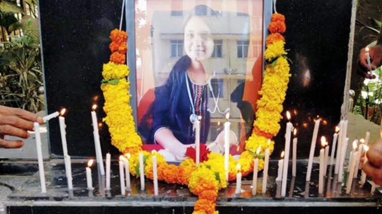 डॉ. पायलची आत्महत्याच? मानेवर गळफासाचे व्रण डॉ. पायलची आत्महत्याच? मानेवर गळफासाचे व्रण