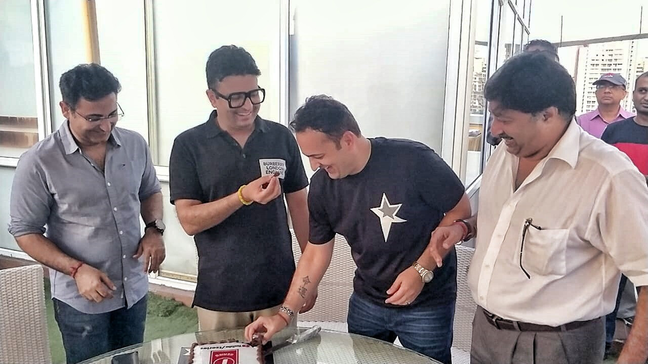 टी-सीरीज के हुए 100 मिलियन सब्सक्राइबर, भूषण कुमार ने मनाया जश्न!