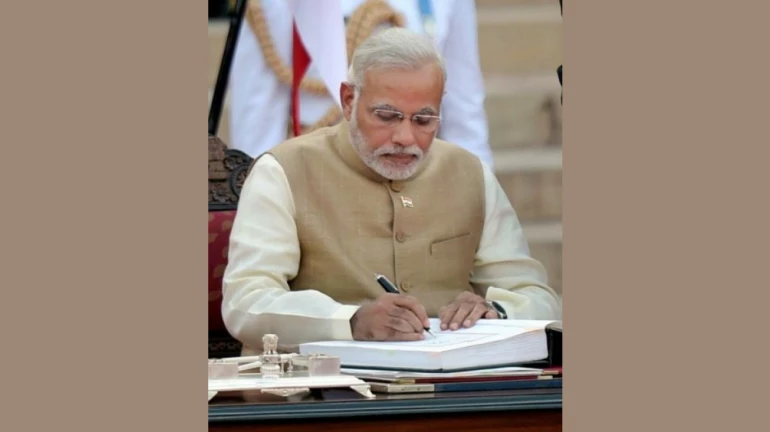 नरेंद्र मोदी यांनी दुसऱ्यांदा घेतली पंतप्रधानपदाची शपथ नरेंद्र मोदी यांनी दुसऱ्यांदा घेतली पंतप्रधानपदाची शपथ