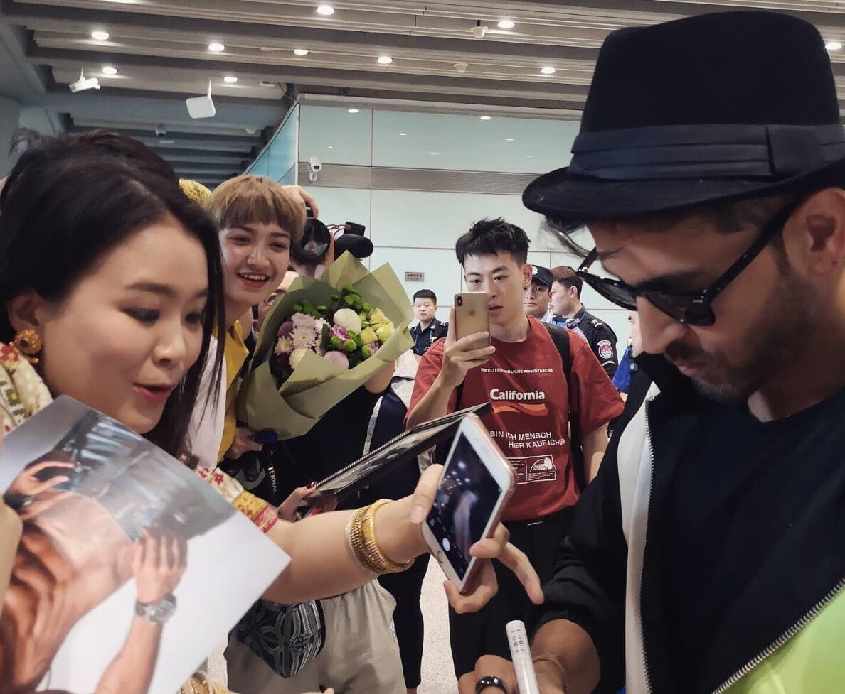 ‘काबिल’ के प्रीमियर के लिए ऋतिक पहुंचे चीन, फैंस का लगा जमावड़ा