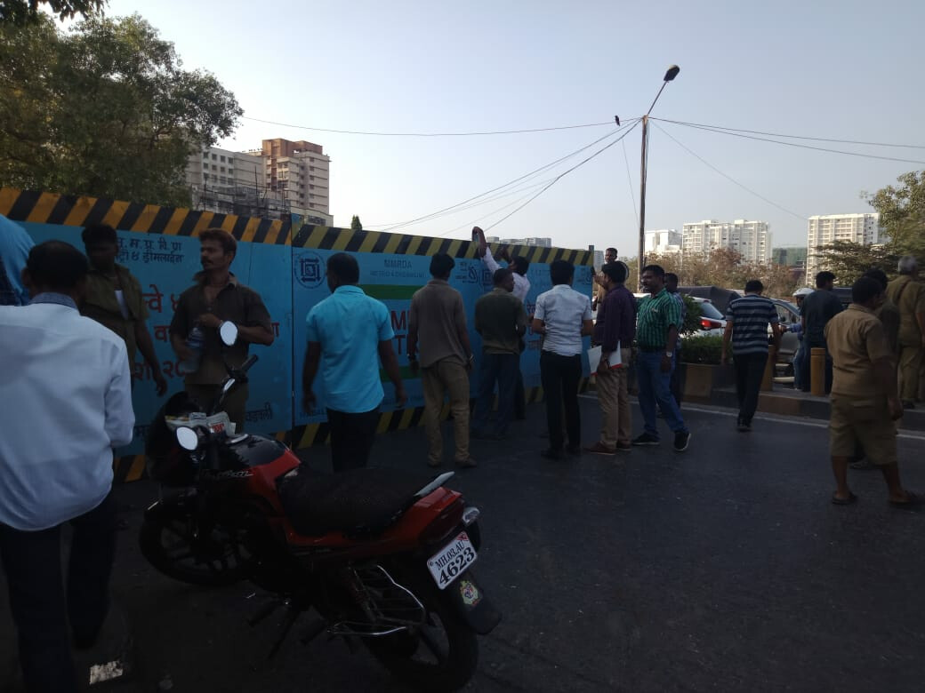 पूर्वसूचना न देता घाटकोपर-अंधेरी जोड रस्ता वाहतुकीसाठी बंद, प्रवाशांचे हाल