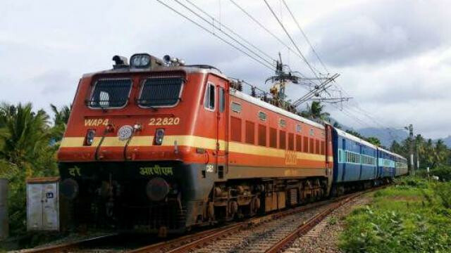 वाराणसी से मुंबई के लिए विशेष ट्रेन