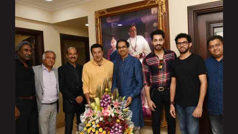 बीजेपी सांसद सनी देओल ने की उद्धव ठाकरे से मुलाकात बीजेपी सांसद सनी देओल ने की उद्धव ठाकरे से मुलाकात