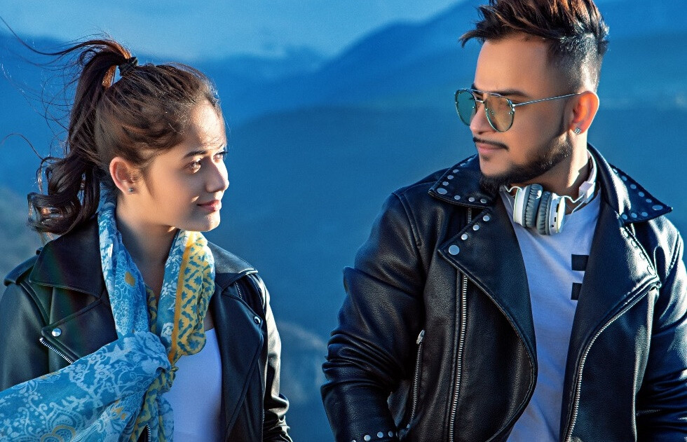 जन्नत जुबैर और मिलिंद गाबा पर फिल्माया गया 'जिंदगी दी पौड़ी' हुआ रिलीज!