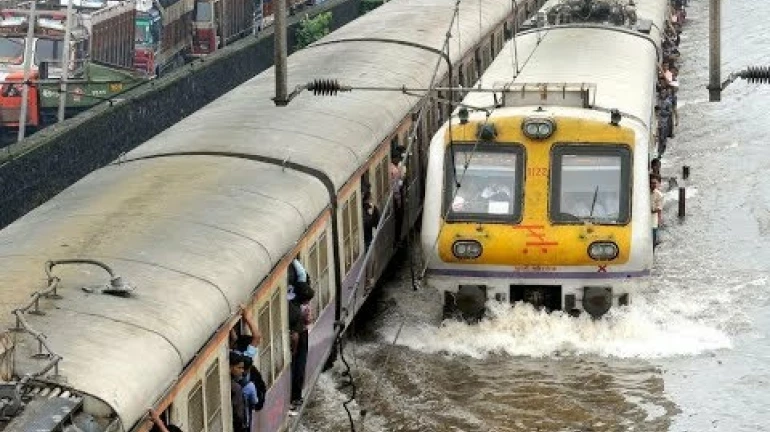 बारिश में पटरियों ना भरे पानी, रेलवे ने की खास व्यवस्था