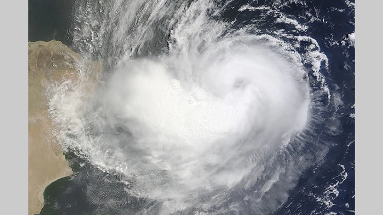 अरबी समुद्रात चक्रीवादळाची शक्यता, मासेमारांना सतर्कतेचा इशारा अरबी समुद्रात चक्रीवादळाची शक्यता, मासेमारांना सतर्कतेचा इशारा