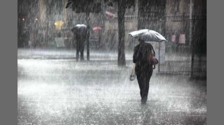 मुंबईत वीजांच्या गडगडाटासह दमदार पाऊस