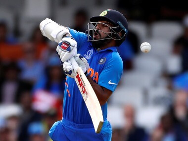 शिखर धवन दुखापतग्रस्त, ३ आठवड्यांसाठी संघाबाहेर