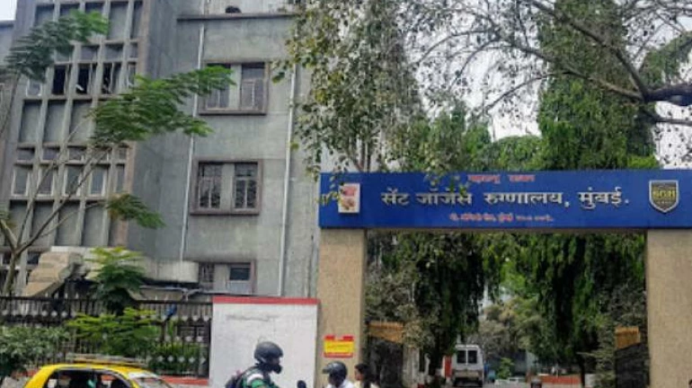 चतुर्थ श्रेणी कर्मचाऱ्यांचं काम बंद आंदोलन स्थगित, तोडगा काढण्याचं प्रशासनाचं आश्वासन चतुर्थ श्रेणी कर्मचाऱ्यांचं काम बंद आंदोलन स्थगित, तोडगा काढण्याचं प्रशासनाचं आश्वासन