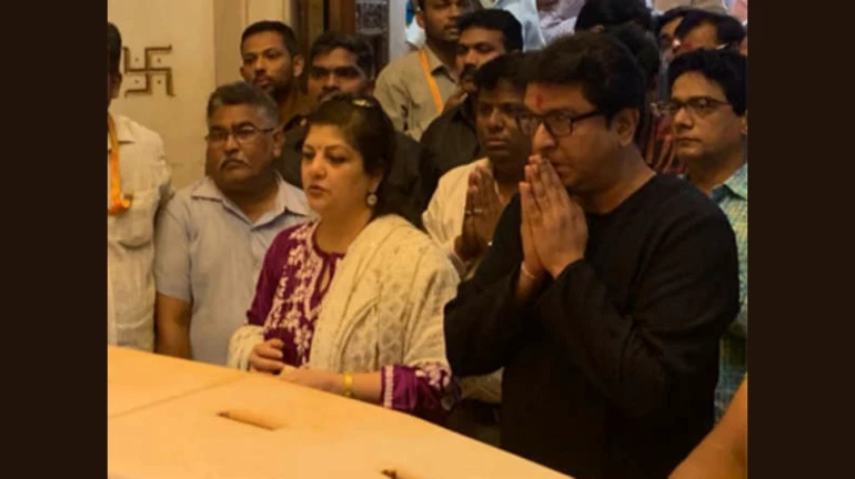 बर्थ डे स्पेशल, राज ठाकरेंनी घेतलं सिद्धिविनायकाचं दर्शन बर्थ डे स्पेशल, राज ठाकरेंनी घेतलं सिद्धिविनायकाचं दर्शन