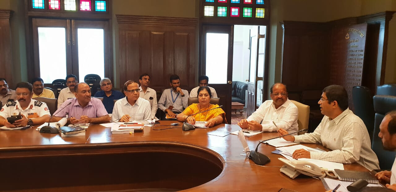 विकास परियोजनाओं को लेकर सांसद गोपाल शेट्टी के साथ बीएमसी कमिश्नर की बैठक