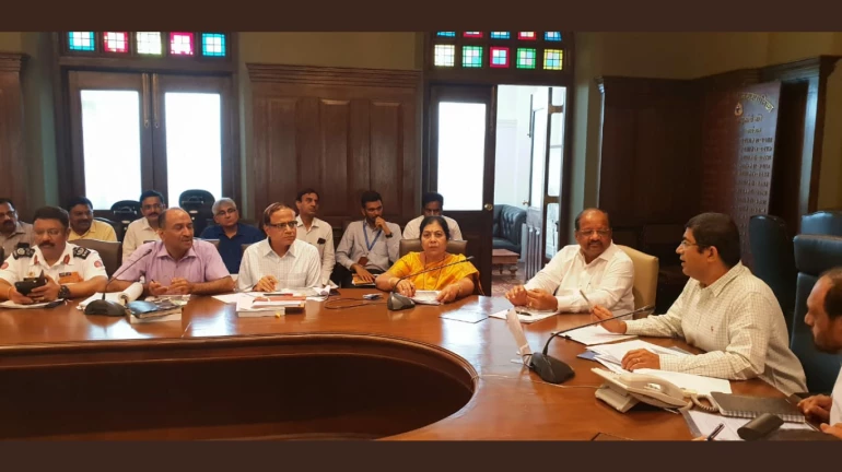 विकास परियोजनाओं को लेकर सांसद गोपाल शेट्टी के साथ बीएमसी कमिश्नर की बैठक विकास परियोजनाओं को लेकर सांसद गोपाल शेट्टी के साथ बीएमसी कमिश्नर की बैठक