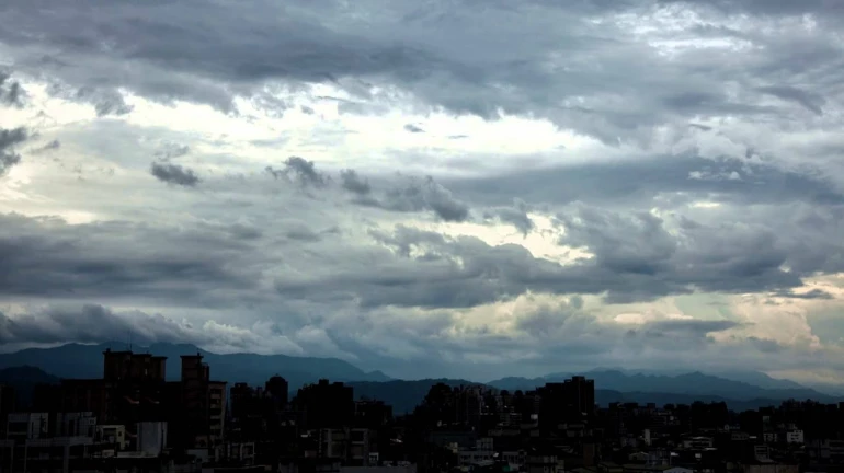 मुंबईत मंगळवारी होणार मान्सूनचे आगमन, हवामान खात्याचा अंदाज मुंबईत मंगळवारी होणार मान्सूनचे आगमन, हवामान खात्याचा अंदाज