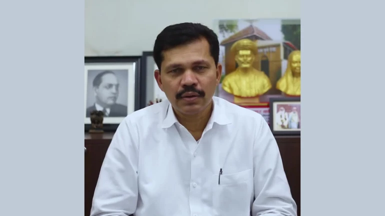 बालभारतीची नवी पुस्तकं फेकून द्या - कपिल पाटील बालभारतीची नवी पुस्तकं फेकून द्या - कपिल पाटील