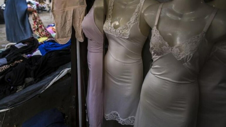 दुकानातील मॅनीक्वीन्स हटवा, शिवसेना नगरसेविका शीतल म्हात्रेंचा आदेश