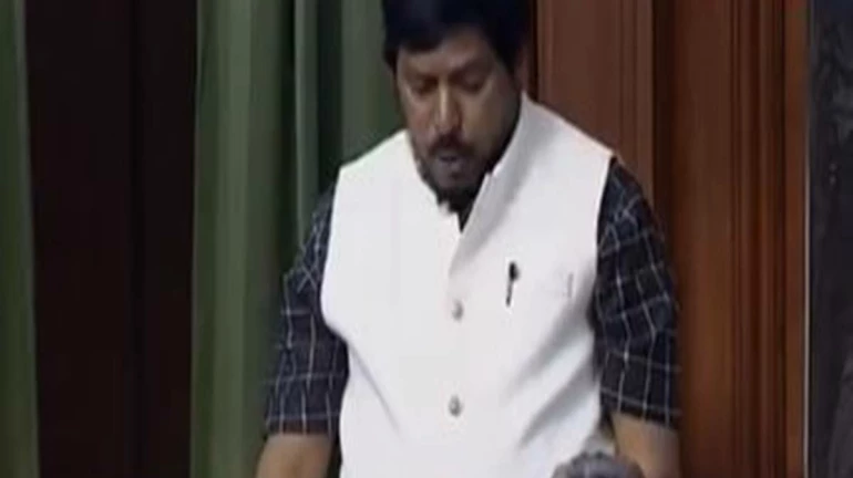 रामदास अठावले का ऐसा भाषण, पीएम मोदी, सोनिया गांधी, राहुल गांधी समेत ठहाकों से गूंज उठा पूरा संसद रामदास अठावले का ऐसा भाषण, पीएम मोदी, सोनिया गांधी, राहुल गांधी समेत ठहाकों से गूंज उठा पूरा संसद