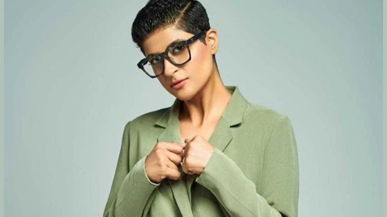 भगवान बुद्ध की मूर्ति पर बैठना ताहिरा कश्यप को पड़ा महंगा, मांगनी पड़ी माफी भगवान बुद्ध की मूर्ति पर बैठना ताहिरा कश्यप को पड़ा महंगा, मांगनी पड़ी माफी