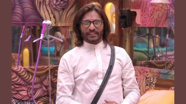 बिग बॉसमधील स्पर्धक अभिजीत बिचुकलेला अटक बिग बॉसमधील स्पर्धक अभिजीत बिचुकलेला अटक