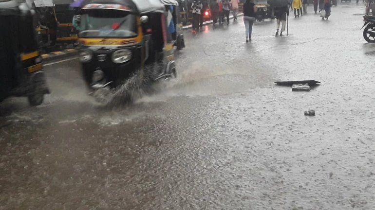 मुंबई में बारिश , गर्मी से मिली राहत