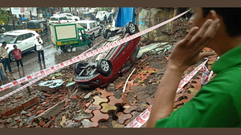 मुंबईत सलग दुसऱ्या दिवशी जोरदार पाऊस, अनेक गाड्यांचं नुकसान