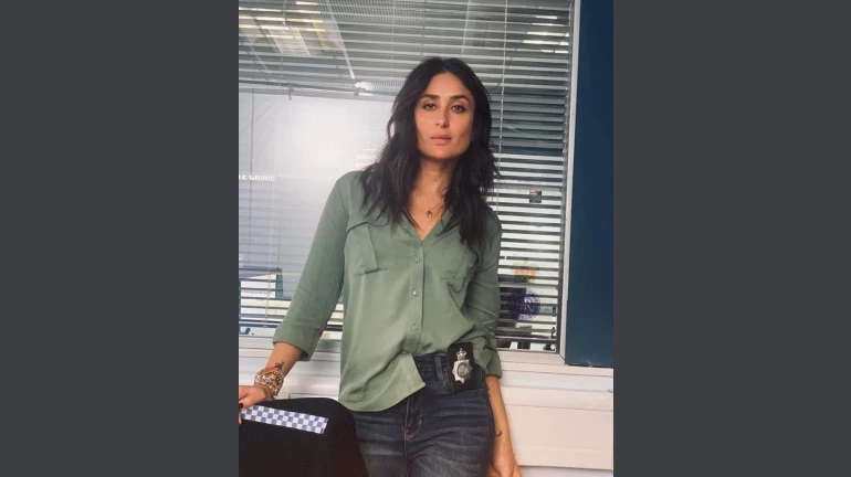 १९ वर्षांच्या करीनाचा ‘अंग्रेजी’ अवतार पाहिला का? १९ वर्षांच्या करीनाचा ‘अंग्रेजी’ अवतार पाहिला का?