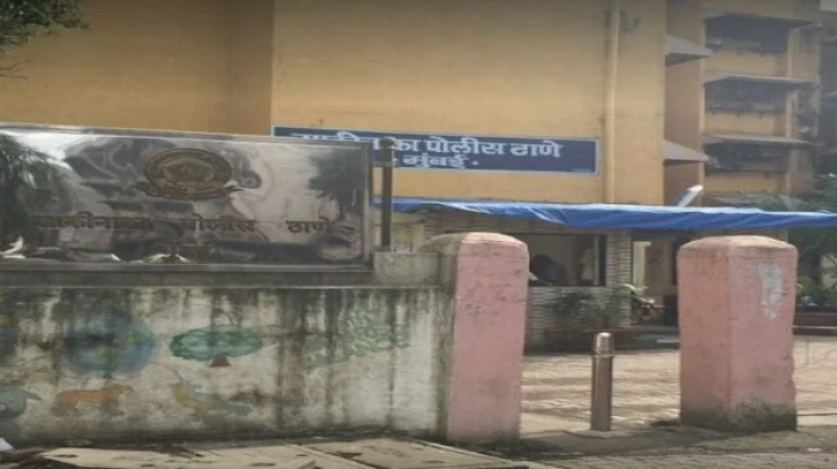 ऐन पावसाळ्यात पोलिस कुटुंबिय बेघर, पीडब्ल्यूडीने पाठवली घर खाली करण्याची नोटीस ऐन पावसाळ्यात पोलिस कुटुंबिय बेघर, पीडब्ल्यूडीने पाठवली घर खाली करण्याची नोटीस