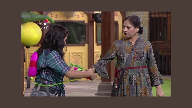 नेहाचा सुरेखा पुणेकरांवर आरोप नेहाचा सुरेखा पुणेकरांवर आरोप