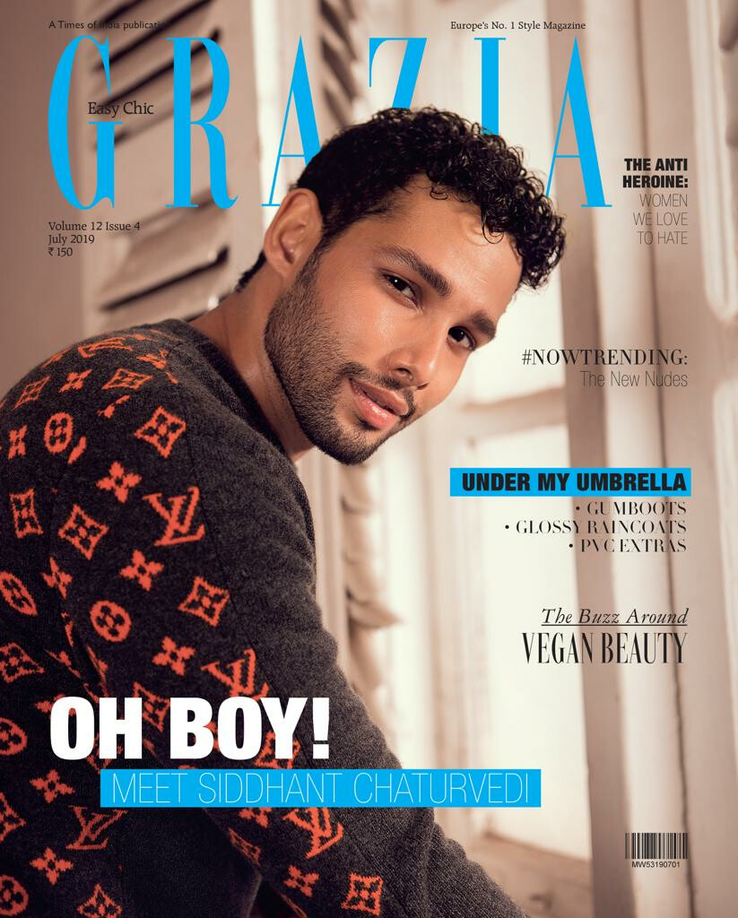 ‘एमसी शेर’ उर्फ सिद्धांत चतुर्वेदी ने अपने पहले मैगजीन कवर पर चार्मिंग लुक के साथ बिखेरा जादू