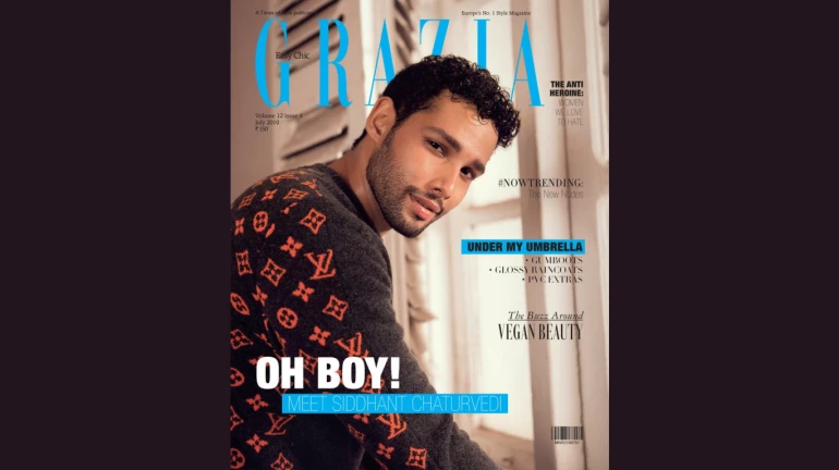 ‘एमसी शेर’ उर्फ सिद्धांत चतुर्वेदी ने अपने पहले मैगजीन कवर पर चार्मिंग लुक के साथ बिखेरा जादू ‘एमसी शेर’ उर्फ सिद्धांत चतुर्वेदी ने अपने पहले मैगजीन कवर पर चार्मिंग लुक के साथ बिखेरा जादू