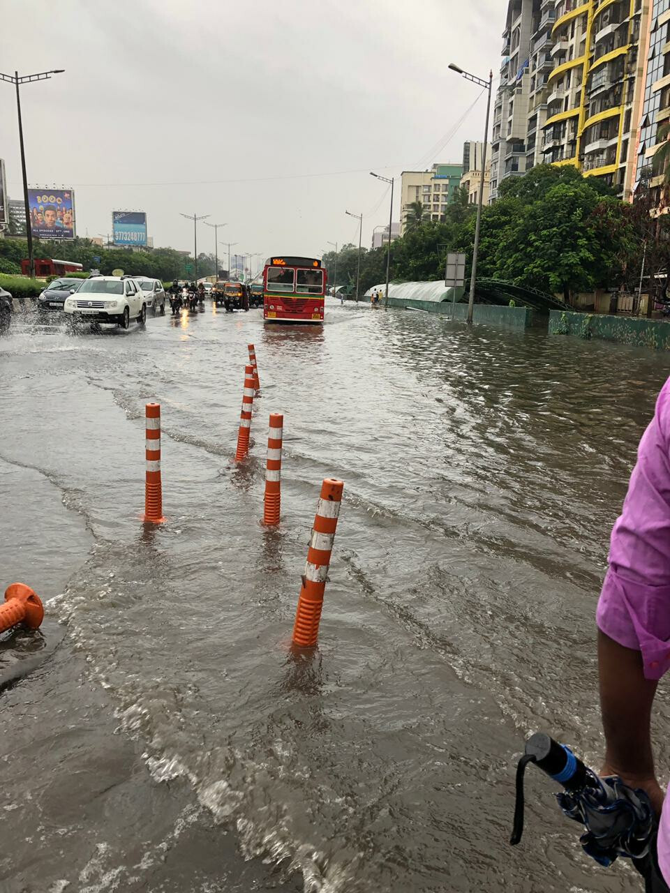 गरज असेल तरच घराबाहेर पडा- राज्य सरकार