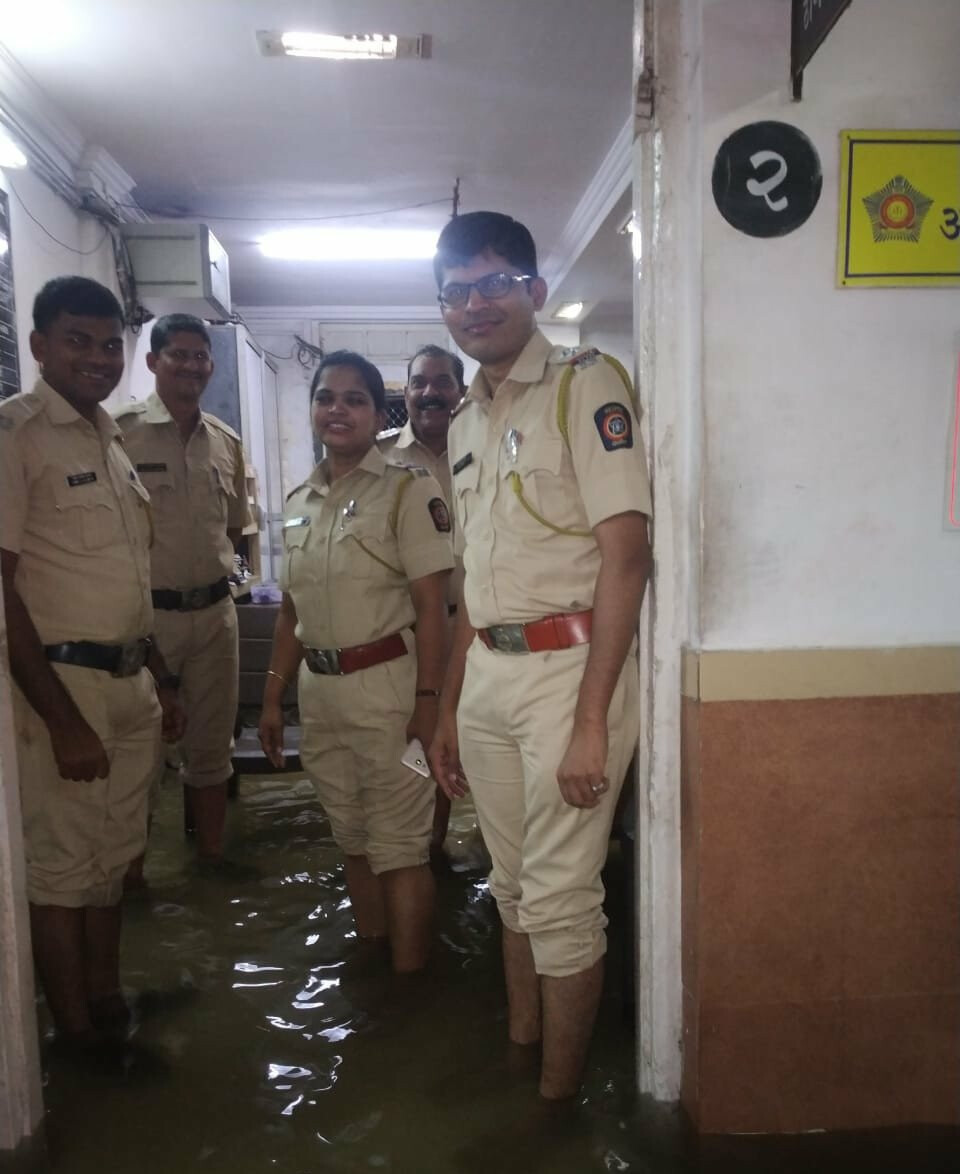 पोलिसांना करावी लागतेय तारेवरची कसरत, प्रशासन लक्ष देईल का ?