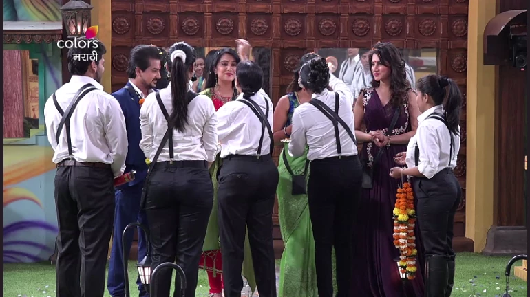 बिग बॉसमध्ये सई, पुष्कर, स्मिता आणि शर्मिष्ठा! बिग बॉसमध्ये सई, पुष्कर, स्मिता आणि शर्मिष्ठा!