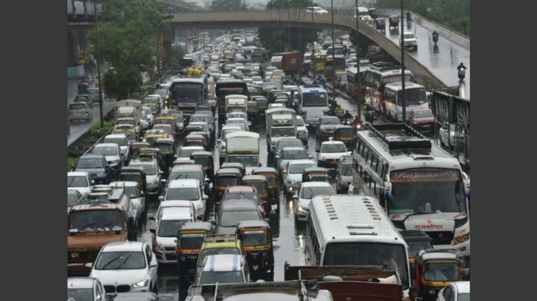 पटरी पर लौट रही मुंबईकरों की लाइफ लेकिन मौसम फिर हो सकता है खराब
